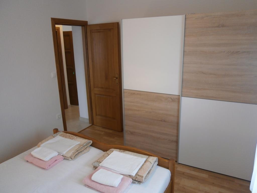 Apartments Crncic Šilo Habitación foto