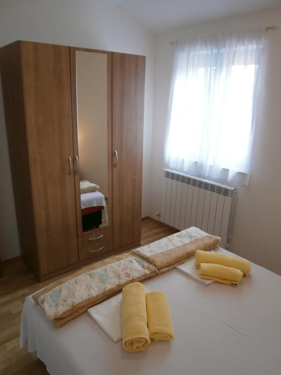 Apartments Crncic Šilo Habitación foto