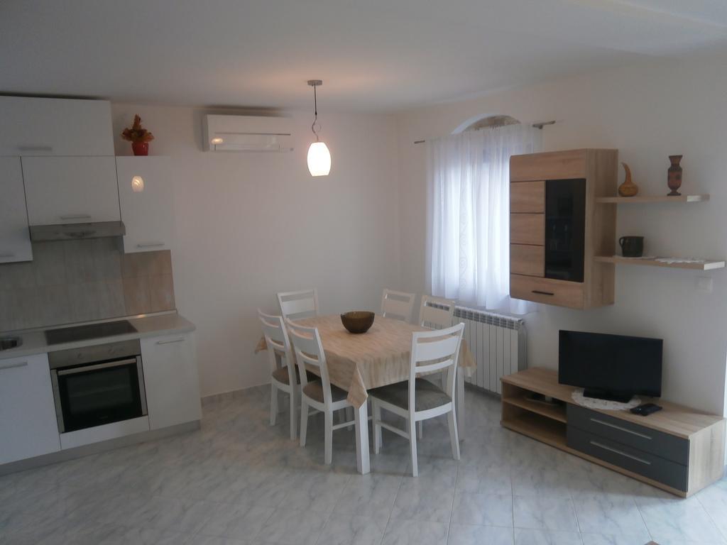 Apartments Crncic Šilo Habitación foto