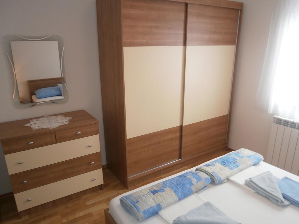 Apartments Crncic Šilo Habitación foto
